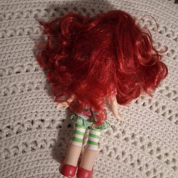 STRAWBERRY SHORTCAKE DOLL-10" HIGH -2008 - Picture 4 of 5
